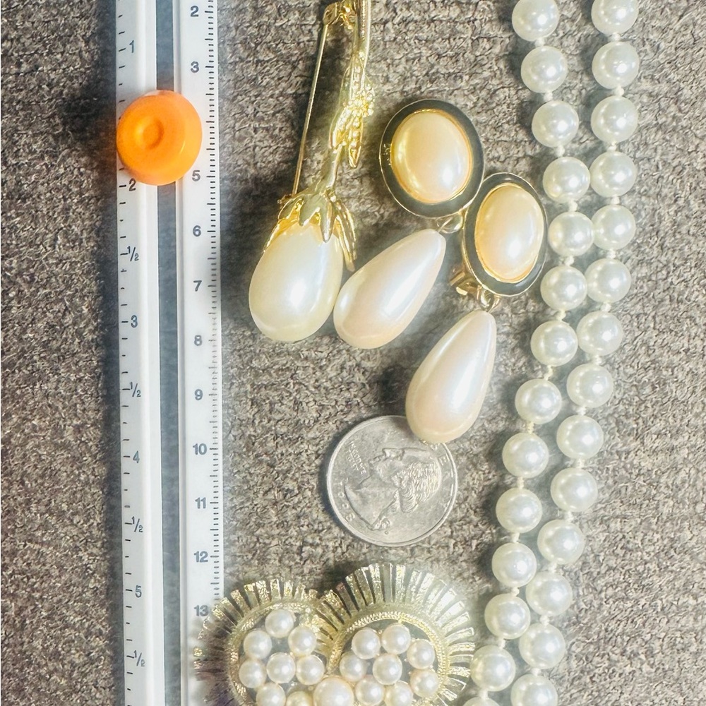 Elegant Gold and Pearl Jewelry Set